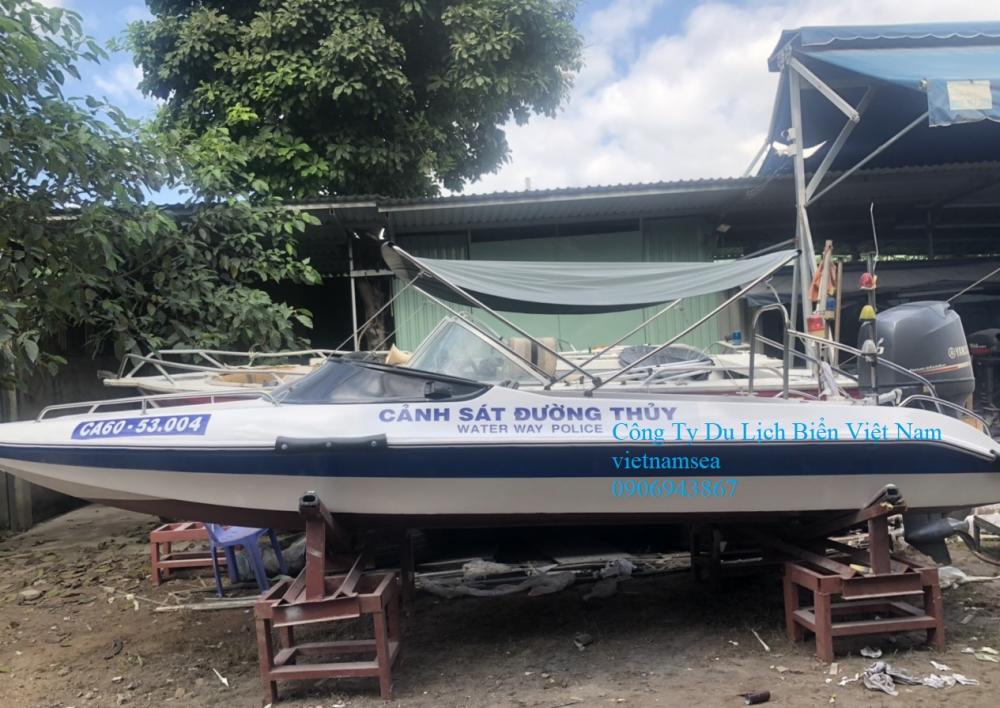 Cạo hà, sửa chữa vỏ cano CA60-53-004 ở Tỉnh Đồng Nai