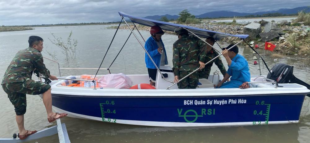 Cung cấp 2 cano vỏ composite cho công ty cổ phần thuỷ điện sông Ba Hạ, Phú Yên