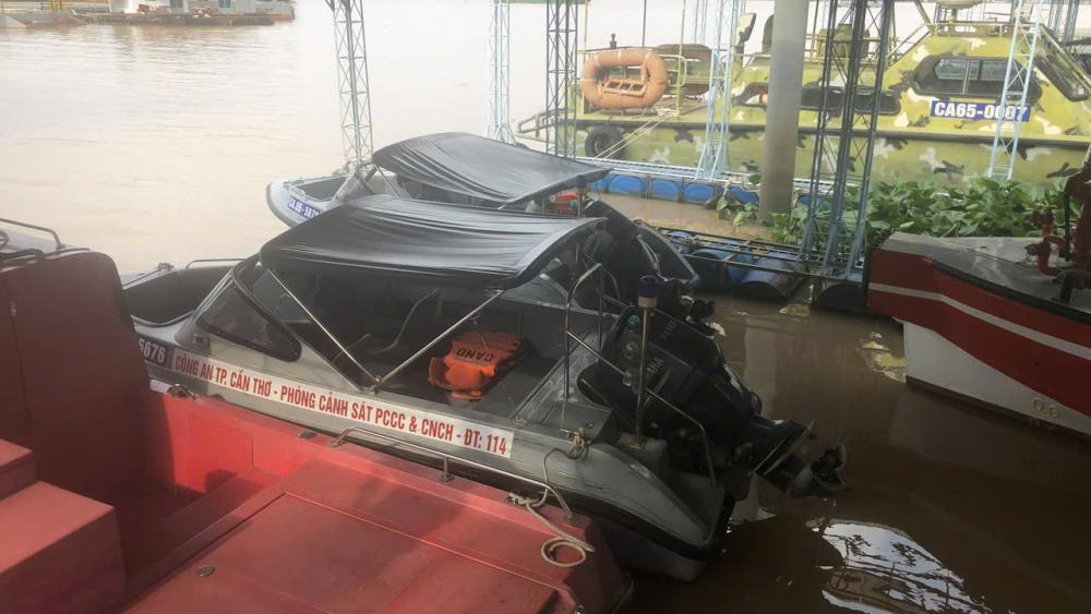 Cung cấp dịch vụ sửa chữa cano cho Công An TP Cần Thơ, phòng cảnh sát PCCC & CNCH