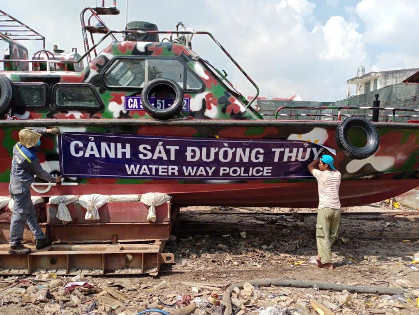 Cung cấp dịch vụ sửa chữa cho Cảnh sát đường thủy