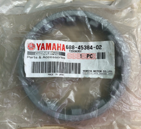 Đai tán ống chỉ YAMAHA 50–130HP mã 688-45384-02 – Phụ tùng nhỏ, giữ vững hiệu suất lớn