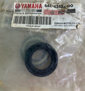 Gioăng chắn bụi YAMAHA 115–250HP mã 64E-43822-00 – Bảo vệ trục, tăng độ bền hệ truyền động