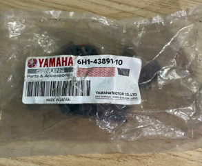 Chổi than ben YAMAHA 2 thì 25–90HP mã 6H1-43891-10 – Đảm bảo trim/tilt hoạt động mạnh mẽ, ổn định