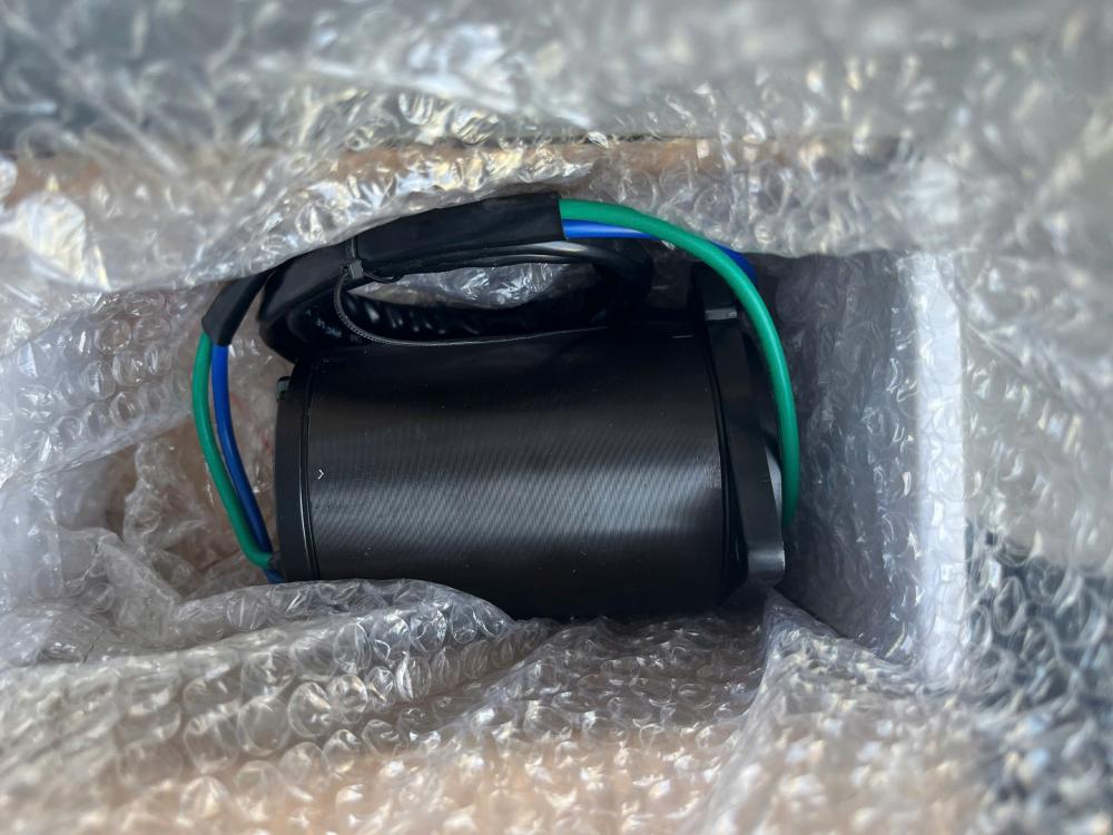 Motor ben (Trim/Tilt motor) – “trái tim” điều khiển góc máy ca nô